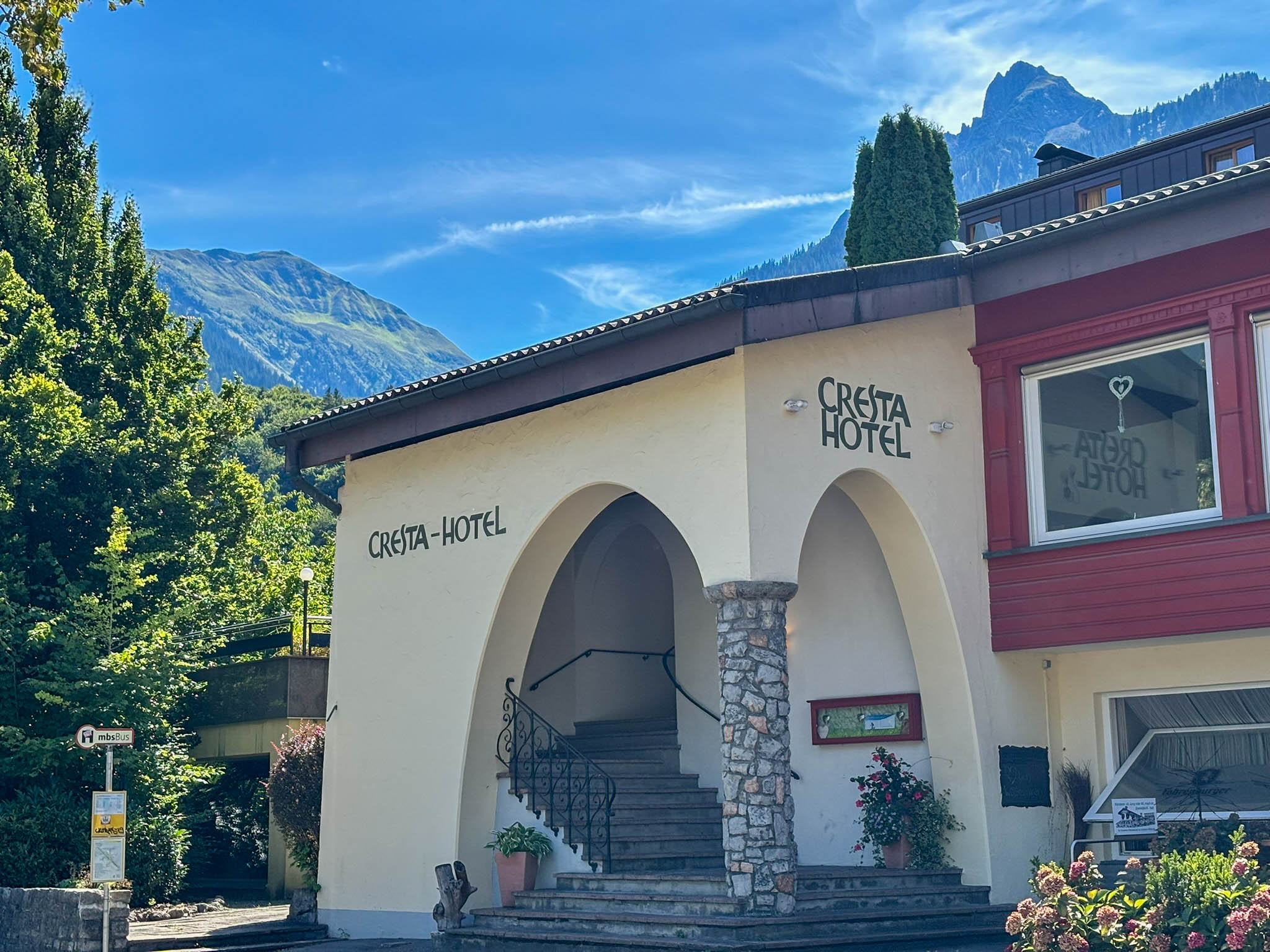 Außenfassade CrestaHotel_außen